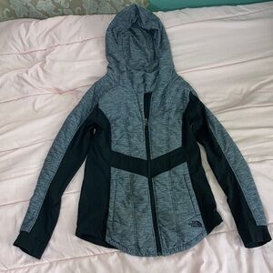 The North Face Psudio Women’s Jacket in Gray and Black Heathers Poliéster